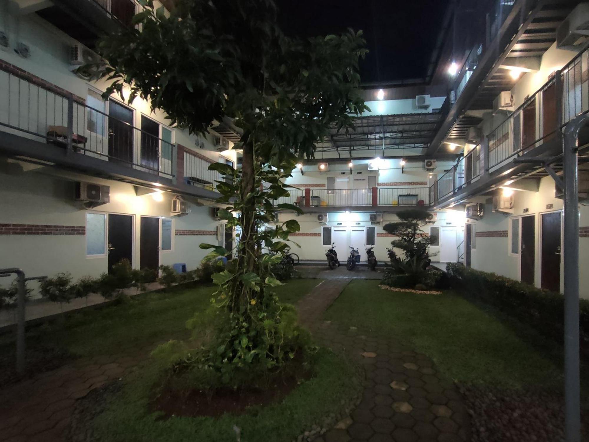 Puspiptek Residence Syariah Mitra Reddoorz Serpong Luaran gambar